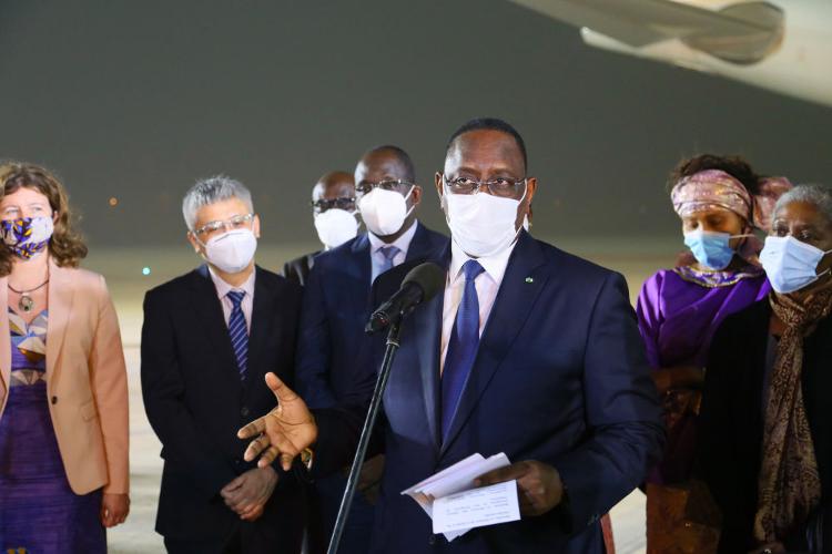 塞内加尔总统举行仪式接收中国新冠疫苗