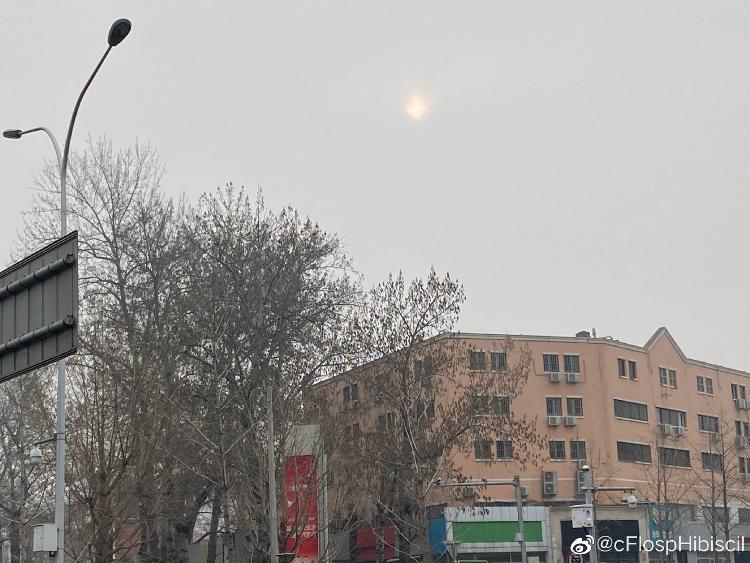 北京今早局地能见度不足1公里 预计12日空气质量稍有缓解