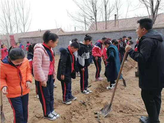 发扬劳模精神,争做时代先锋!邓村小学劳动基地开发活动纪实