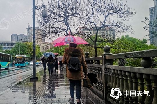 今明江南局地暴雨来袭，北方雨雪降温齐至
