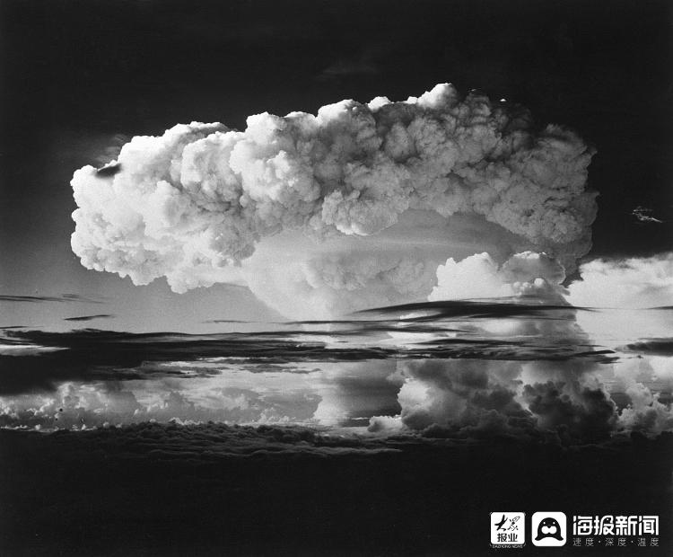 1952年11月1日,美国在太平洋马绍尔群岛的埃内韦塔克礁首次氢弹爆炸