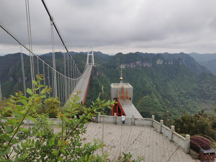 沿着高速看中国丨高山深谷飞虹出 矮寨大桥“引燃”湘西旅游产业