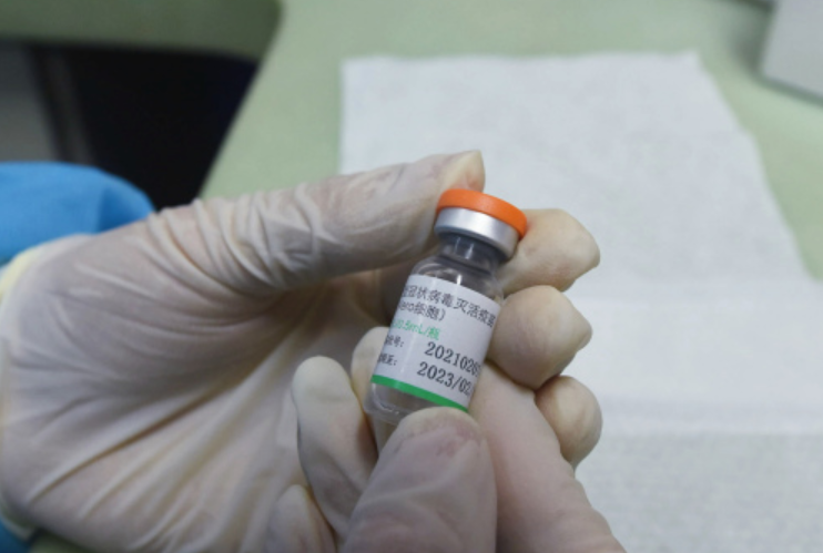 津巴布韦官员称赞中国疫苗获世卫认证：正是时候 我们也在用