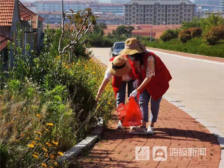 助力文明城市创建!海阳市开展清扫公园环境卫生志愿服务活动