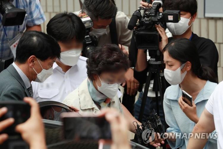 韩媒：韩前检察总长尹锡悦岳母骗取医保金，获刑3年当庭被捕