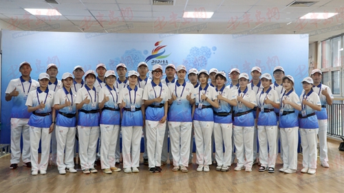 300余名青岛城市学院志愿者“扮靓”学运会