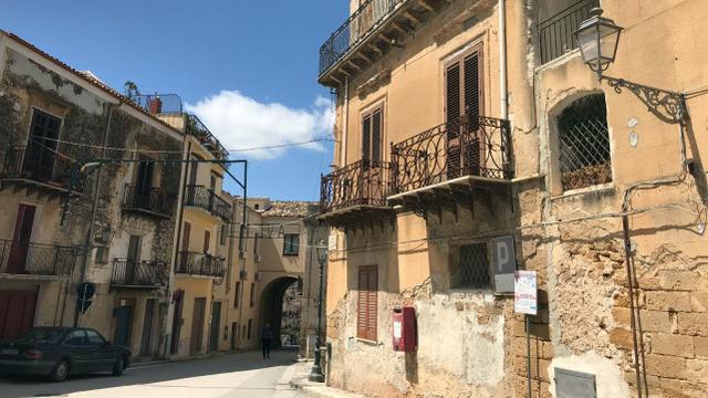 美媒：意大利西西里小镇拍卖遗弃住宅，起价从1欧元涨到2欧元