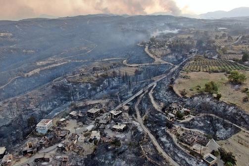 土耳其安塔利亚森林大火死亡人数增至3人 58人入院治疗