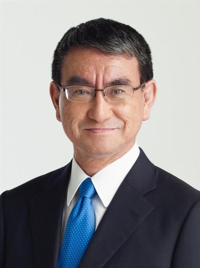 日本防卫大臣河野太郎图片