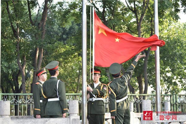 淄博实验中学开展童心向党·十一向国旗敬礼系列活动