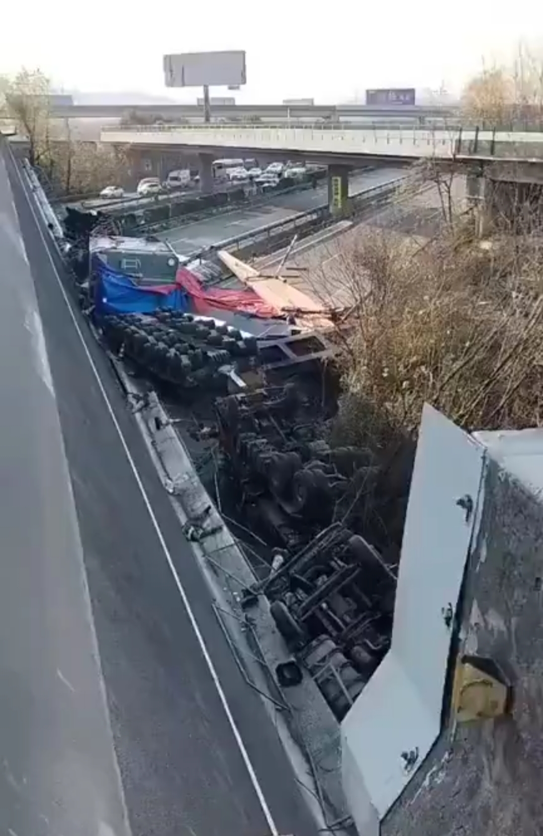 武汉立交桥坍塌图片