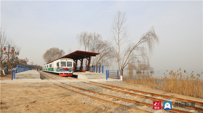 单县浮龙湖小火车图片