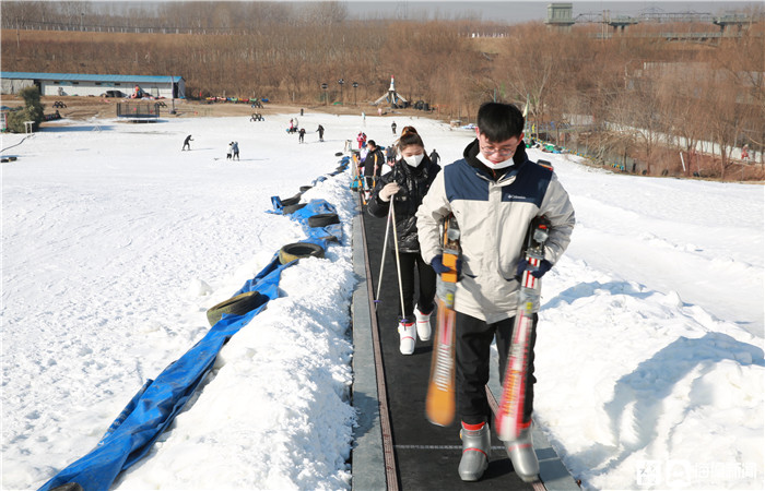 龙居桃花岛滑雪图片