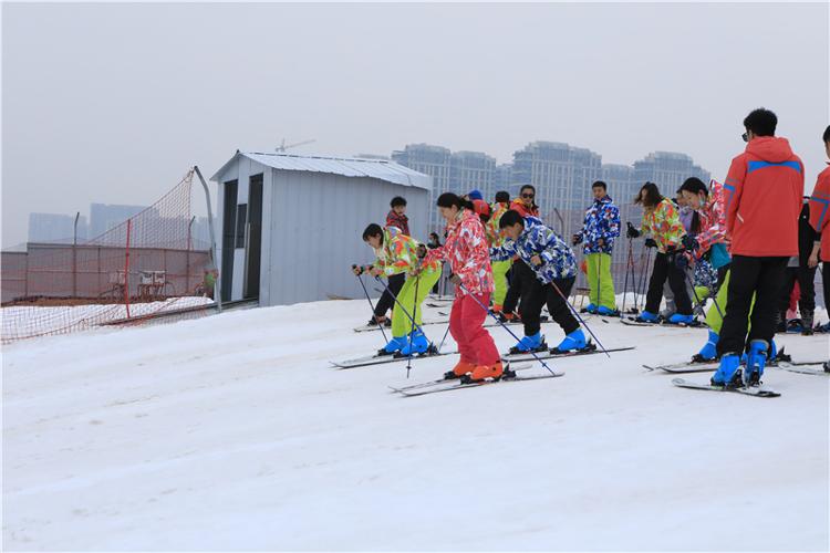 谈球吧体育冰雪助冬奥 济南市冰雪项目教练员培训举办_教育要闻_大众网(图3)