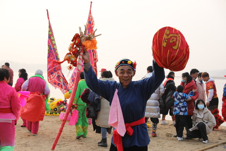 平阴河灯节图片