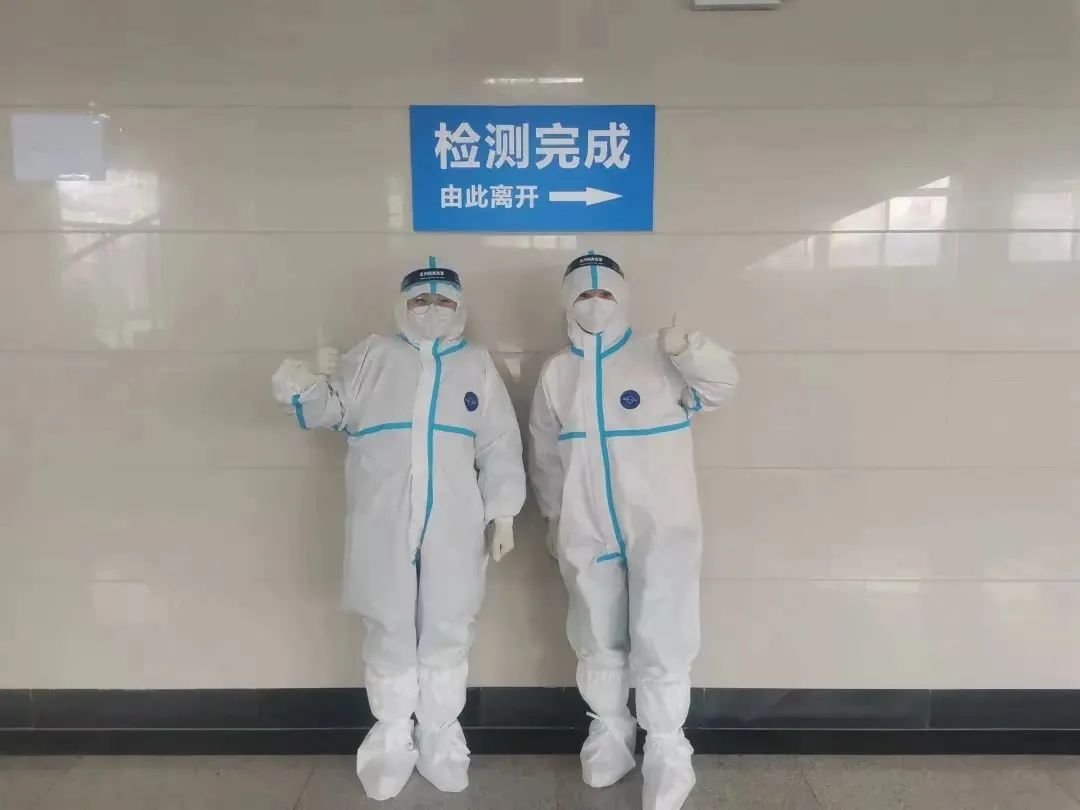 直擊高校抗疫 | 從34個紅手印到線上特殊課堂，濱州醫學院築牢同心“防疫牆”