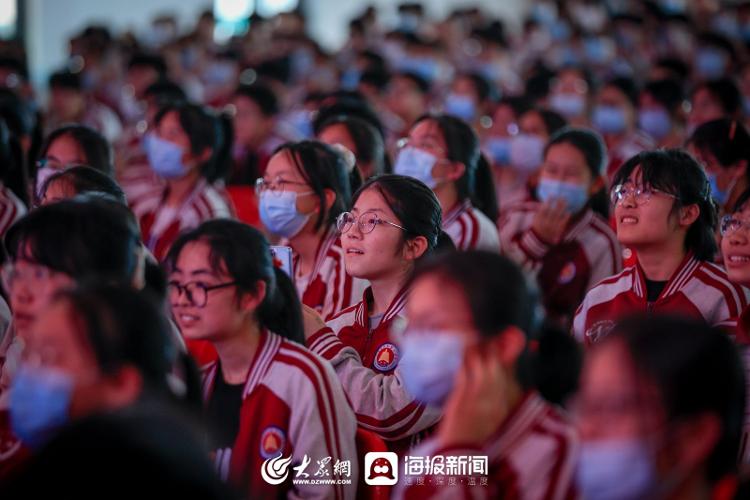 2022届日照一中西校毕业典礼纪实新时代做闪亮的中国青年