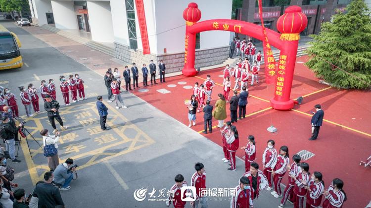 2022届日照一中西校毕业典礼纪实新时代做闪亮的中国青年