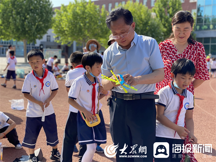 东营市胜利锦苑小学开展美好童年快乐淘宝主题跳蚤市场活动