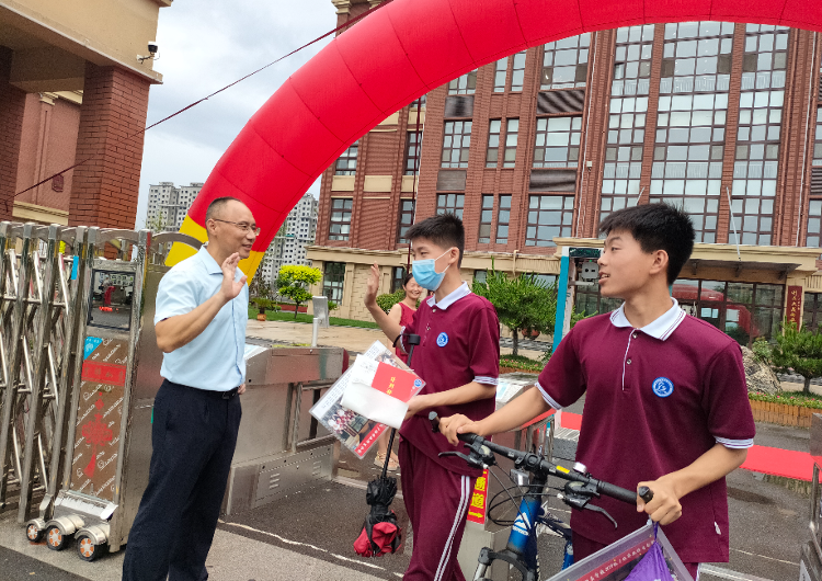 骊歌轻起惜离别,心潮涌动扬远帆—潍城区利昌学校举办2022届初三