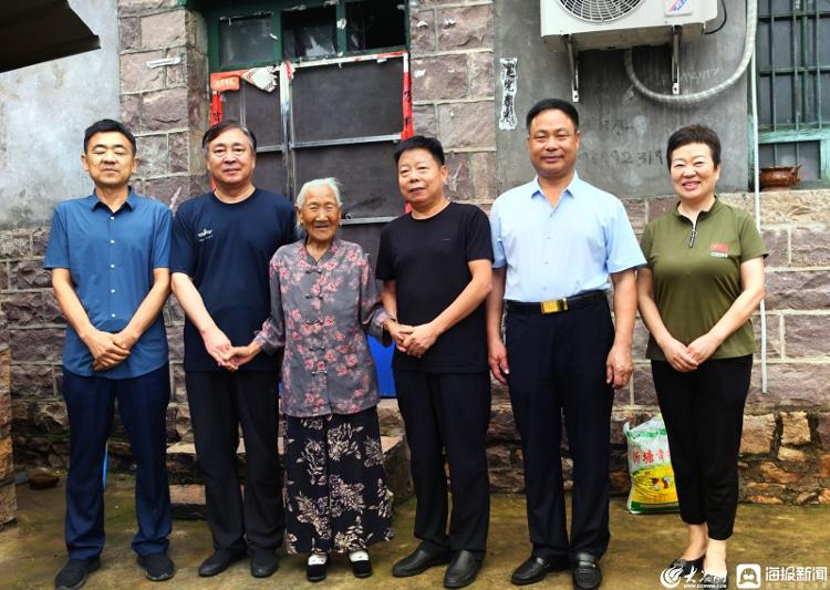 臨沂市愛國擁軍促進會組織看望沂蒙紅嫂祖秀蓮女兒