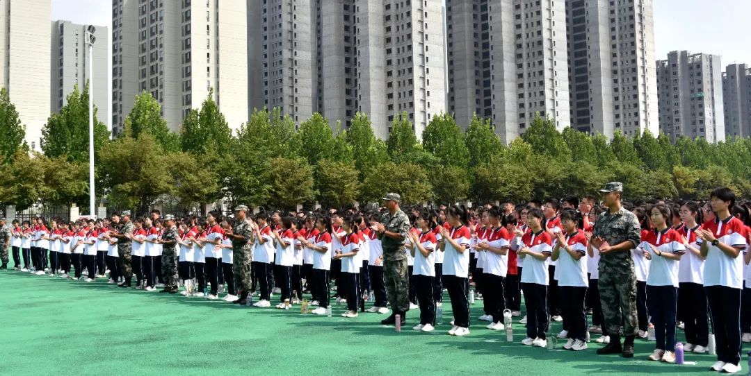 用汗水澆灌青春！膠州市第二中學舉行2022級新生軍訓動員大會 ​