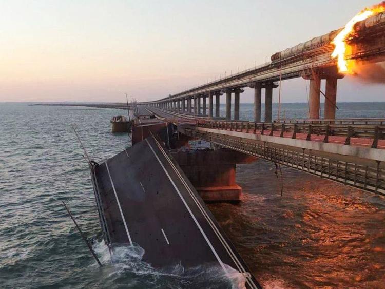 克里米亚大桥恢复通车 普京下令加强设施保护