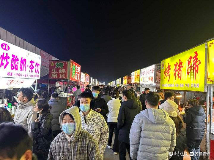 环联夜市恢复营业首日：小吃街客流超预期，不到点就有客人进场