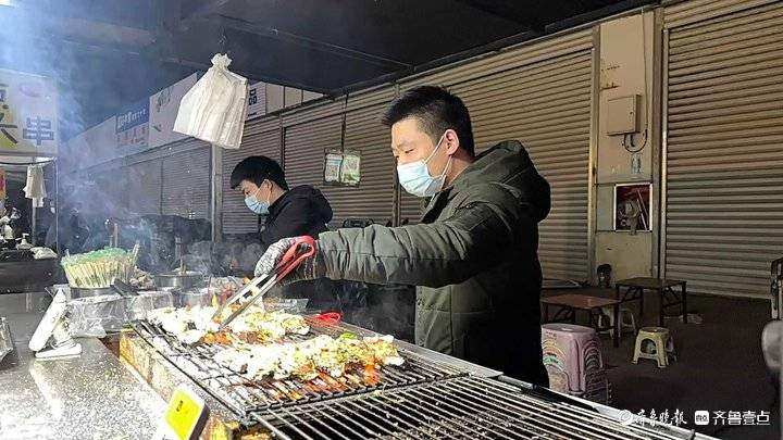 环联夜市恢复营业首日：小吃街客流超预期，不到点就有客人进场