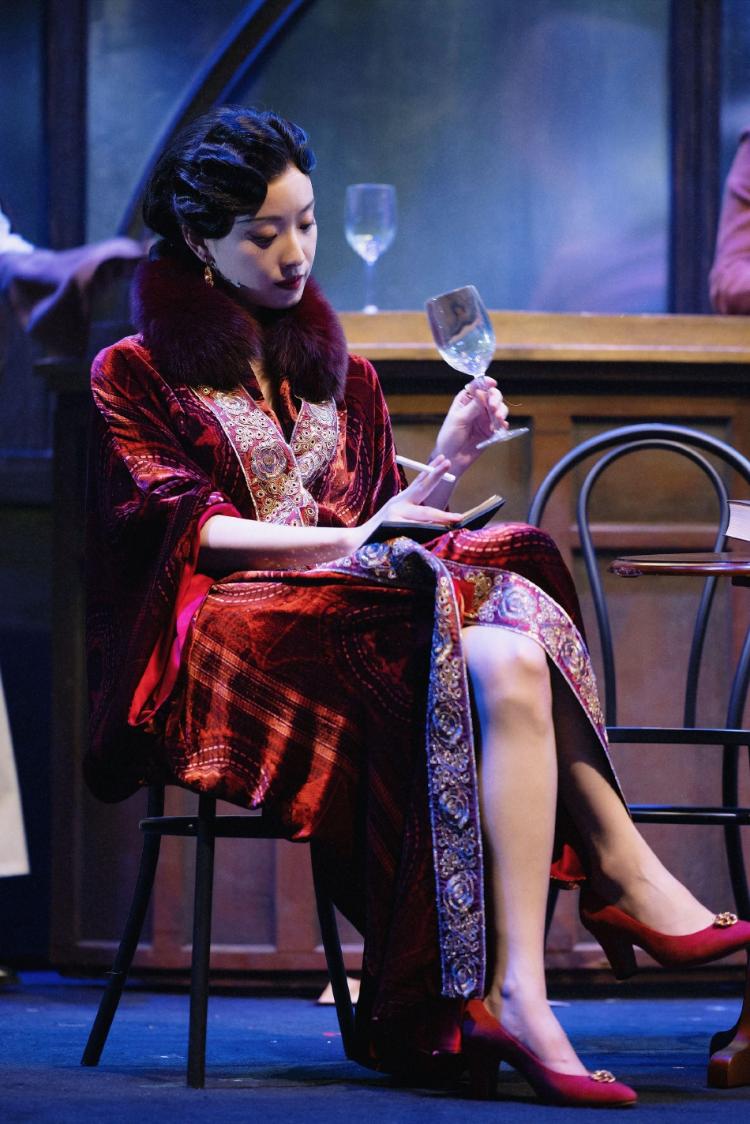 倪妮如梦之梦首演剧照释出身穿旗袍古典有风情