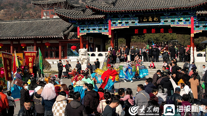 新泰市新甫山灯会图片