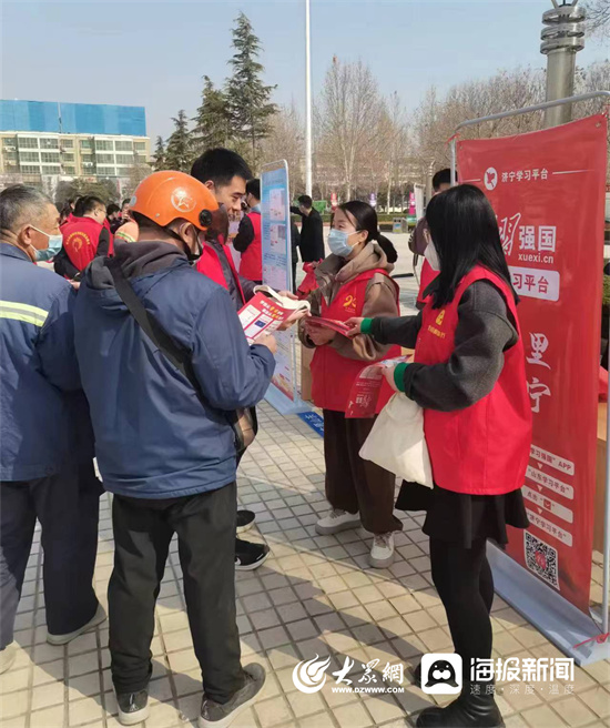 济宁市兖州区鼓楼街道少陵社区开展学习强国线下推广活动