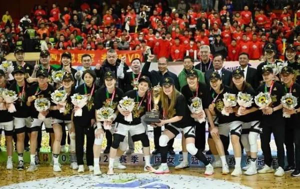 四川女篮队史首次夺得WCBA冠军