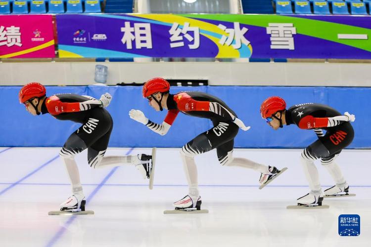 速度滑冰——全国锦标赛：男子团体追逐赛况