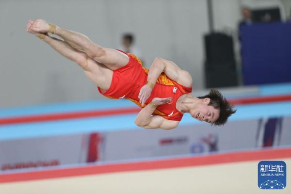 体操世青赛｜中国队获得男子团体银牌