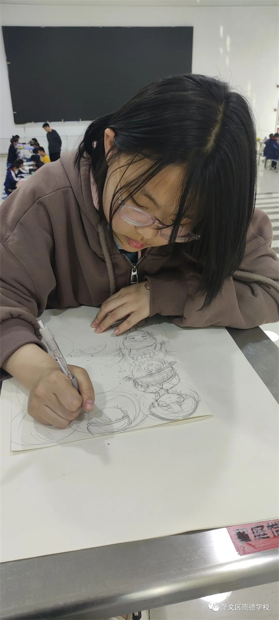 奎文區首屆中小學美育體育節藝術創作類專場美術作品現場展示活動紀實