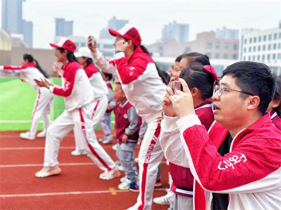 筑体育强国梦做英才好少年山东师范大学英才学校举行首届春季运动会