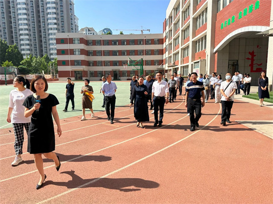 重庆市开州区名校长工作室考察团到奎文区胜利东小学参观交流 