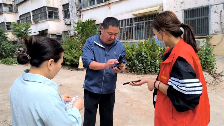凤城街道新甫社区：进一步开展烟感报警器宣传及签约安装活动