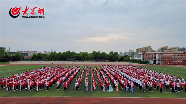 寒亭一中高三年级召开了高考冲刺动员会,学校党委书记,校长孙太和