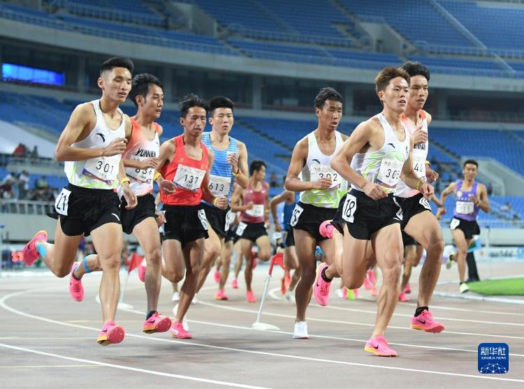 田径全国冠军赛：徐文昊获得男子5000米冠军