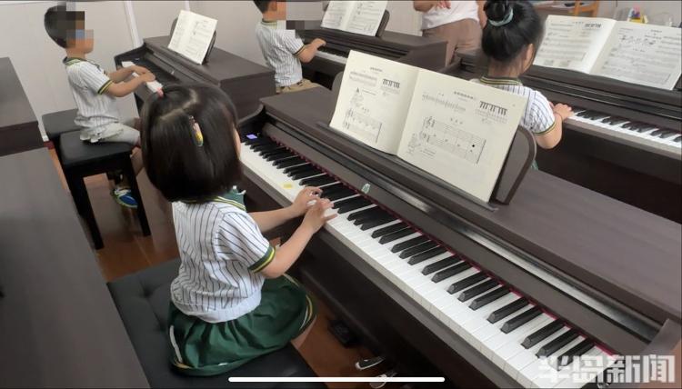 青岛这家幼儿园，为抢生源送钢琴？园长回应了……