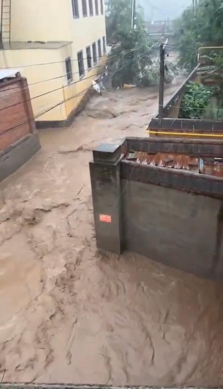 对话涿州被洪水围村救援亲历者：水深2米多、一天救了近百人