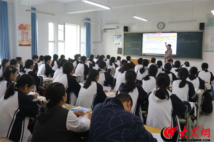 菏泽市教科院一行到成武二中民汉高级中学开展检查指导教学工作