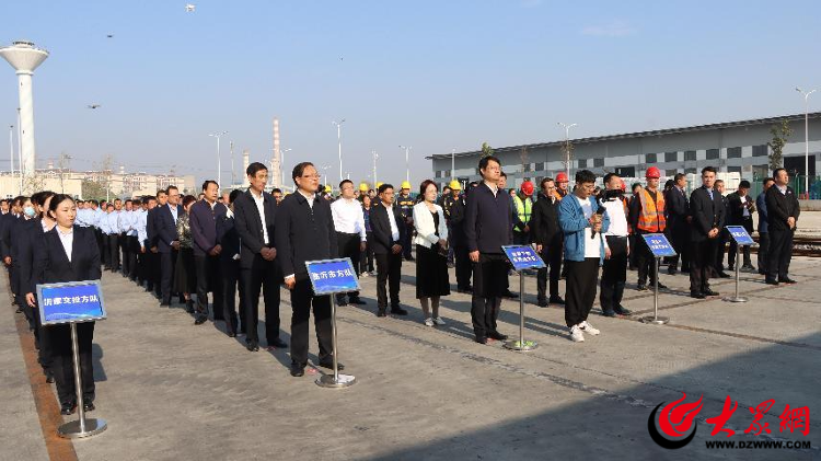 畅通商贸物流通道 助力鲁青经济发展一一山东援青鲁青铁路货运班列成功首发IM电竞(图1)