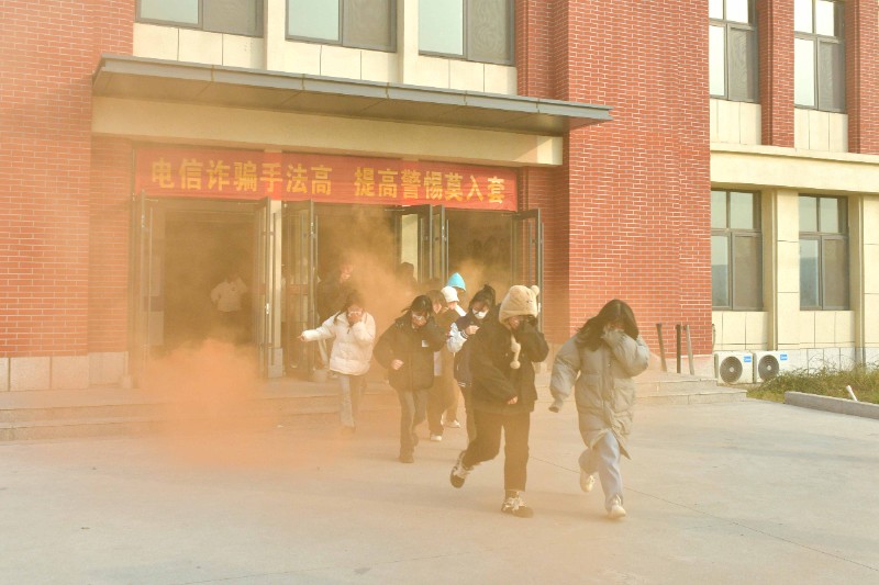 潍坊食品科技职业学院举行应急地震消防综合演练