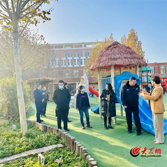 濰坊市奎文區實驗幼兒園舉行兩代表一委員入園座談會