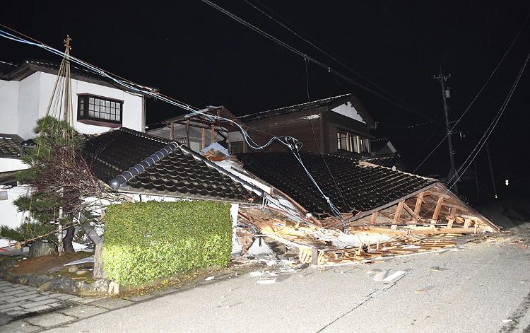 日本能登半島震后首夜：已有2人心肺功能停止，仍有居民被困