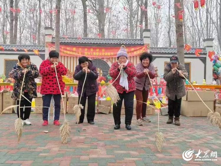 滕州官橋鎮開展黃河大集魏河人家暨慶元旦迎新年鄉村趣味運動會活動