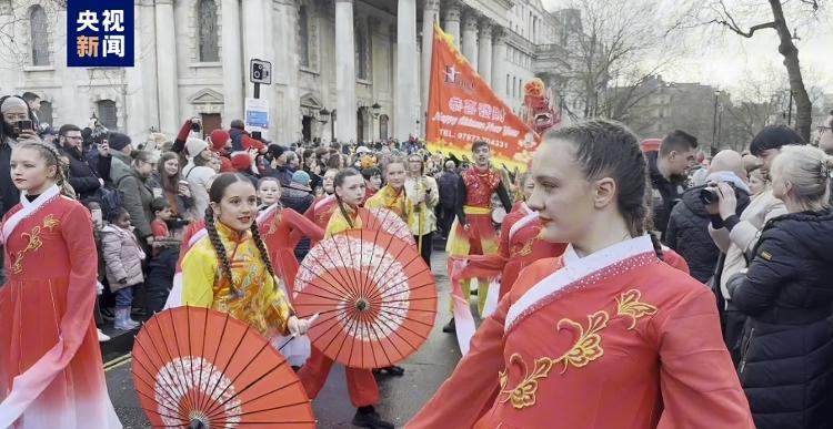 英國倫敦超70萬民眾共慶龍年新春